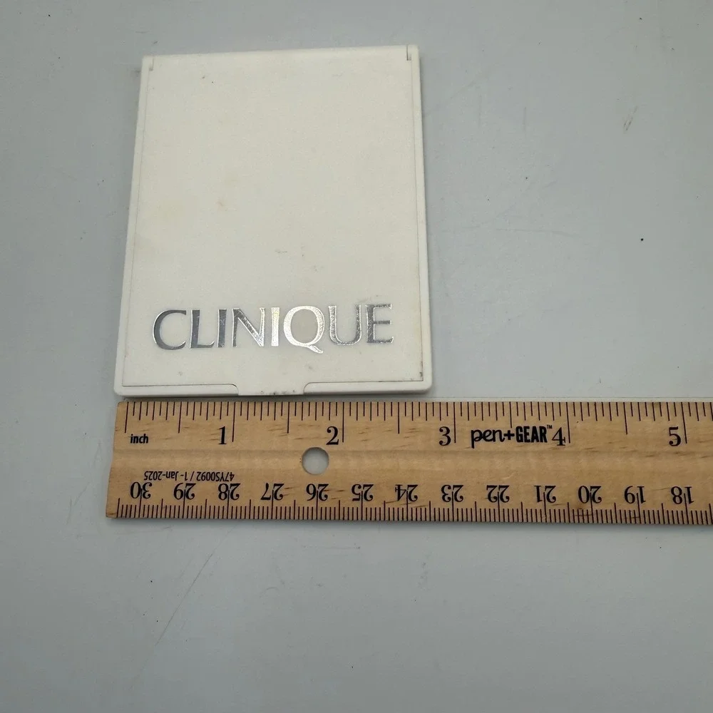 Clinique compact travel